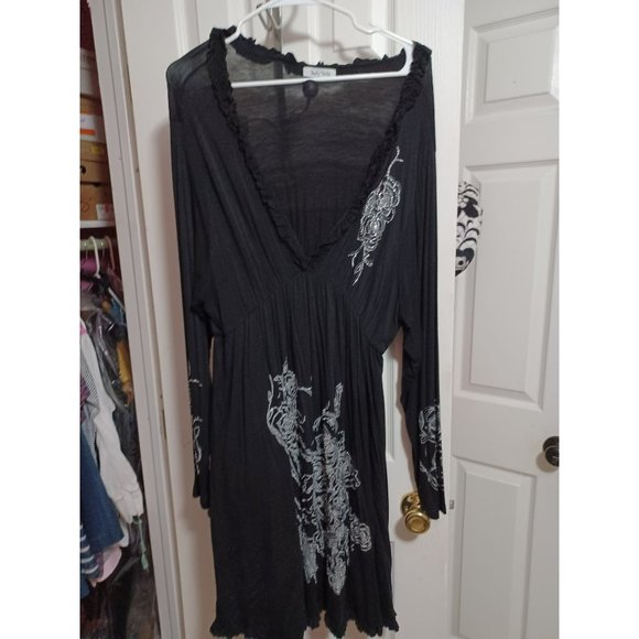 Lady Noiz Dresses & Skirts - Womens black dress with design